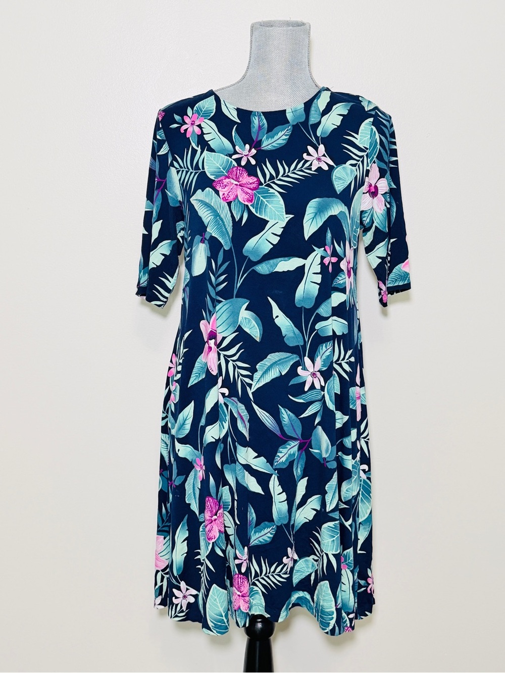 Navy Tropical Floral Short Sleeve shirt Dress - Women's medium vacation travel
